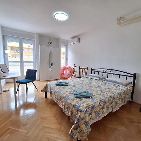 Mangus Apartment *