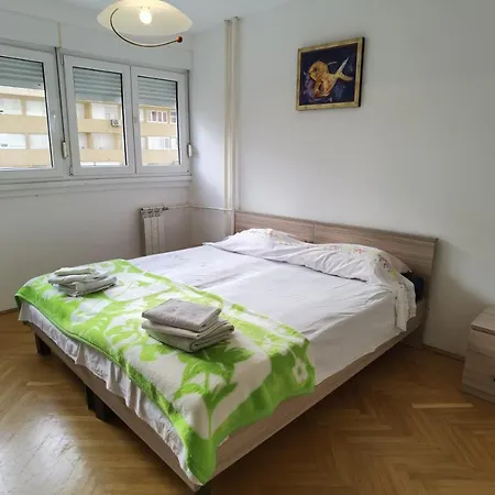 Mangus 아파트 스플리트