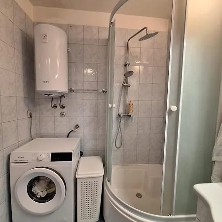 Mangus Apartment Split