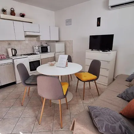 Mangus Apartment